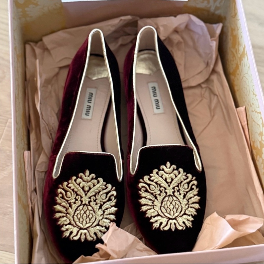 Brand New Miu Miu Elegant Velvet Loafers with Gold Embroidery - Picture 3 of 5